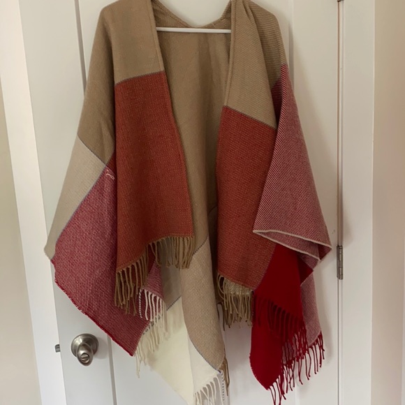 Poncho from Uniqlo one size - Picture 1 of 3